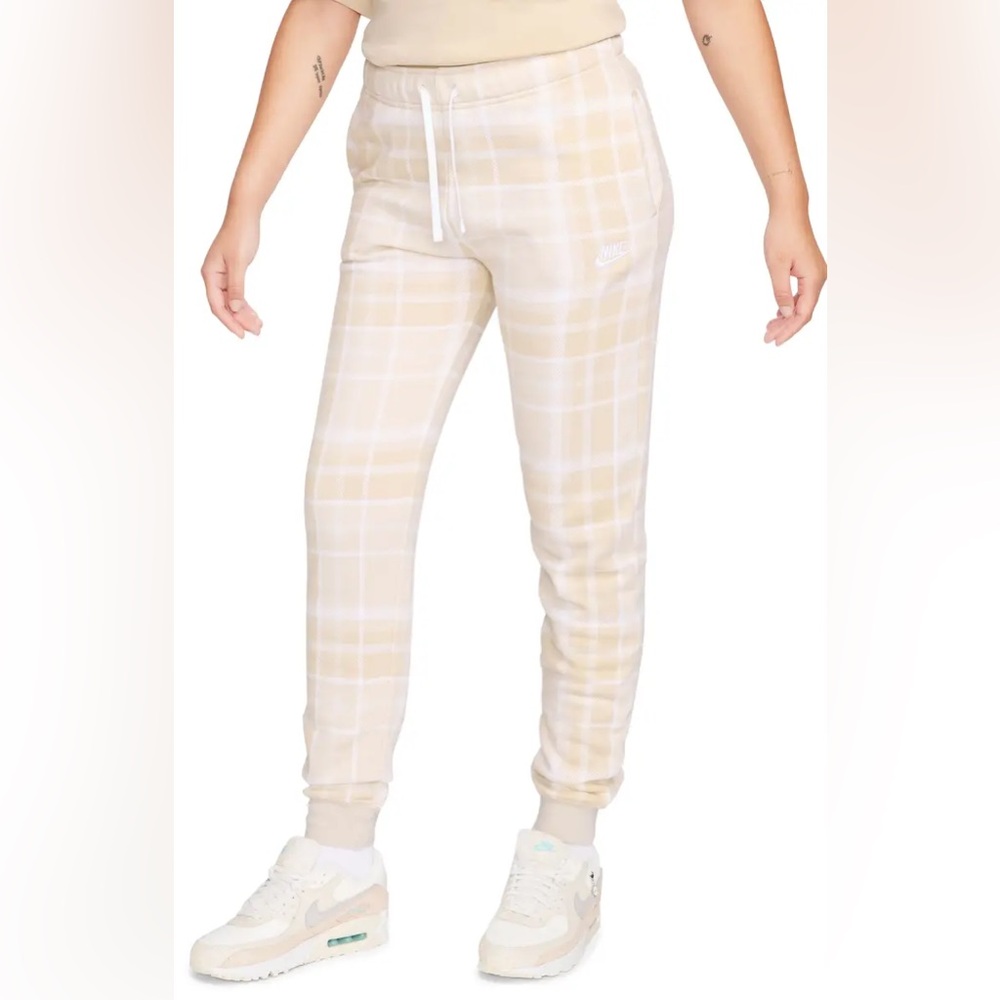 Nike Club Mad Plaid Joggers 🤍🤎